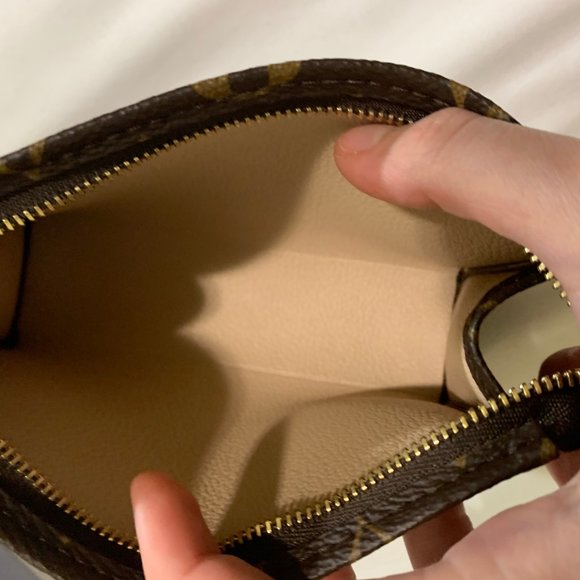 Louis Vuitton Toiletry Pouch 15 - Picture 5 of 5
